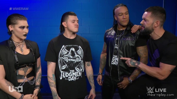 sportsnet-wwe_monday_night_raw_2022_10_17_1080p_web_h264_part_2_159.jpg