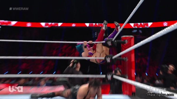 sportsnet-wwe_monday_night_raw_2022_11_21_1080p_web_h264_part_2_2935.jpg