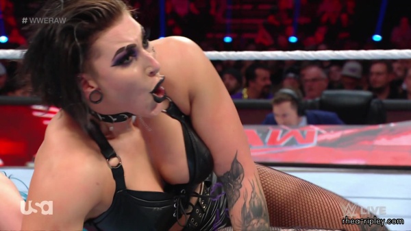 sportsnet-wwe_monday_night_raw_2022_11_21_1080p_web_h264_part_2_3611.jpg