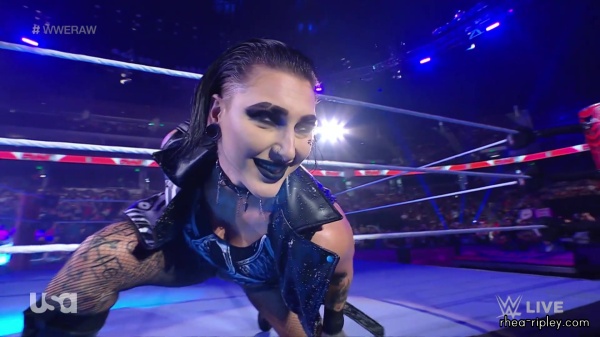 sportsnet-wwe_monday_night_raw_2023-01-09_1080p_web_h264_part_2_0279.jpg