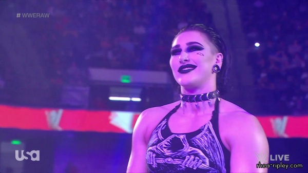 sportsnet-wwe_monday_night_raw_2023-01-09_1080p_web_h264_part_2_0369.jpg