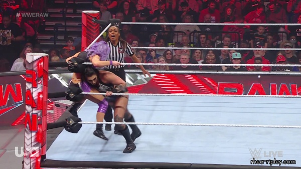 sportsnet-wwe_monday_night_raw_2023-01-09_1080p_web_h264_part_2_1010.jpg