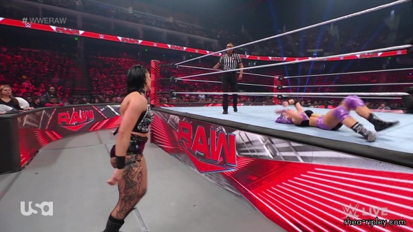 sportsnet-wwe_monday_night_raw_2023-01-09_1080p_web_h264_part_2_1308.jpg