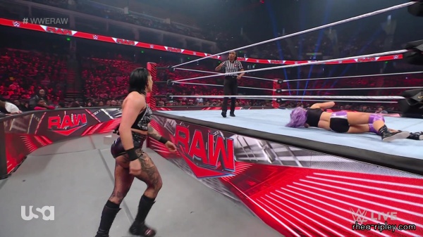 sportsnet-wwe_monday_night_raw_2023-01-09_1080p_web_h264_part_2_1309.jpg