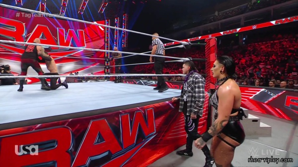 sportsnet-wwe_monday_night_raw_2023-01-09_1080p_web_h264_part_3_1894.jpg