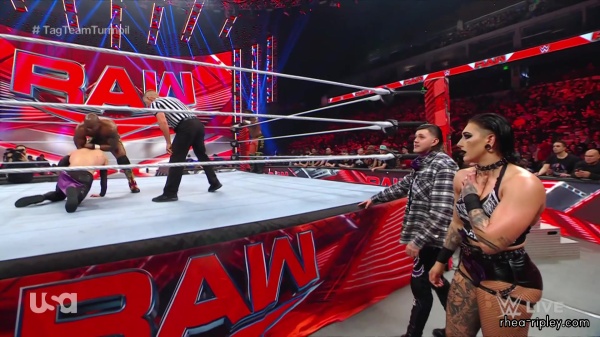 sportsnet-wwe_monday_night_raw_2023-01-09_1080p_web_h264_part_3_3281.jpg