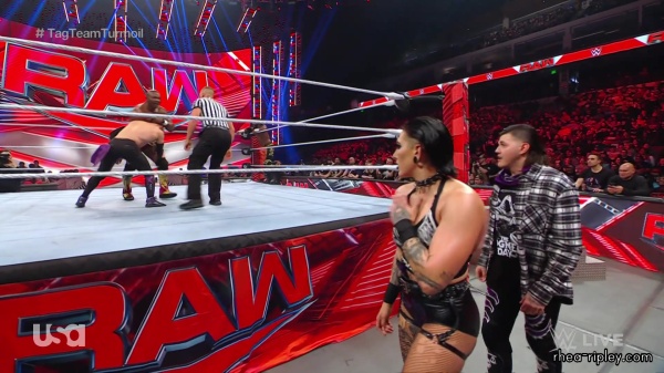 sportsnet-wwe_monday_night_raw_2023-01-09_1080p_web_h264_part_3_3286.jpg