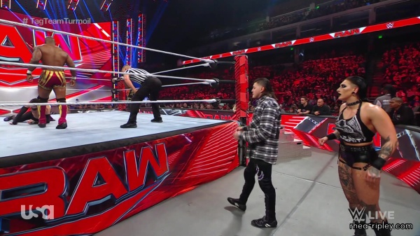 sportsnet-wwe_monday_night_raw_2023-01-09_1080p_web_h264_part_3_3341.jpg