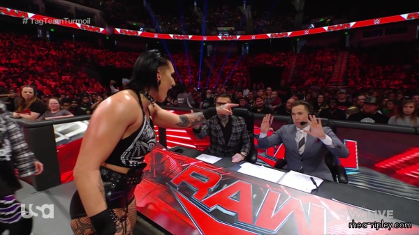 sportsnet-wwe_monday_night_raw_2023-01-09_1080p_web_h264_part_3_3355.jpg