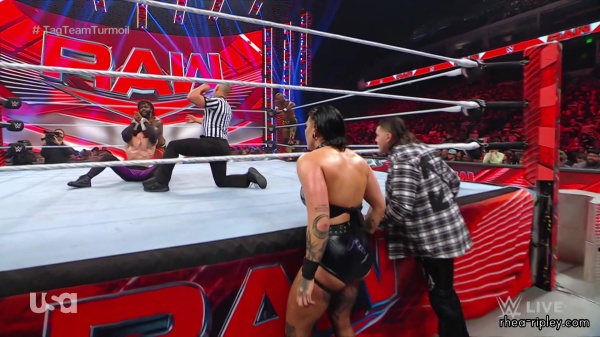 sportsnet-wwe_monday_night_raw_2023-01-09_1080p_web_h264_part_3_3453.jpg