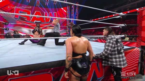 sportsnet-wwe_monday_night_raw_2023-01-09_1080p_web_h264_part_3_3454.jpg