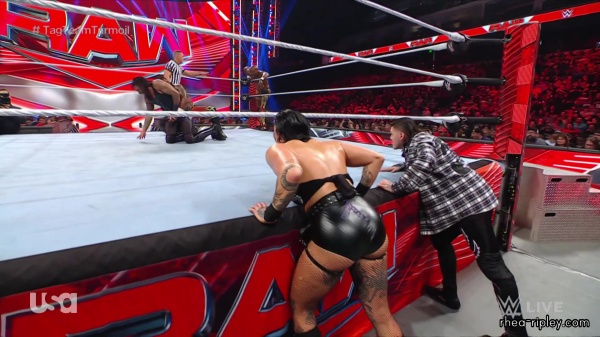sportsnet-wwe_monday_night_raw_2023-01-09_1080p_web_h264_part_3_3803.jpg