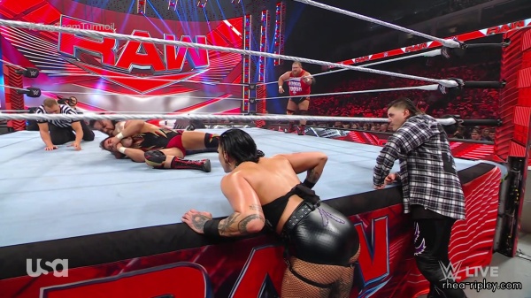 sportsnet-wwe_monday_night_raw_2023-01-09_1080p_web_h264_part_3_4246.jpg