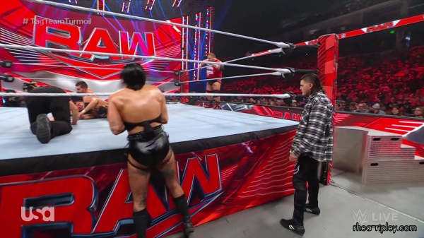 sportsnet-wwe_monday_night_raw_2023-01-09_1080p_web_h264_part_3_4630.jpg