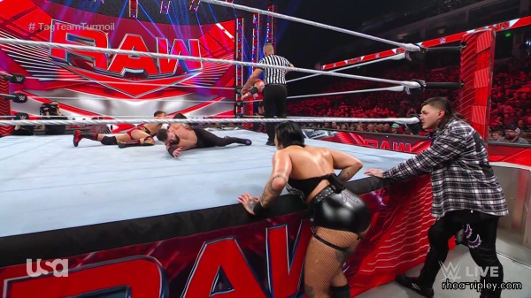 sportsnet-wwe_monday_night_raw_2023-01-09_1080p_web_h264_part_3_4720.jpg