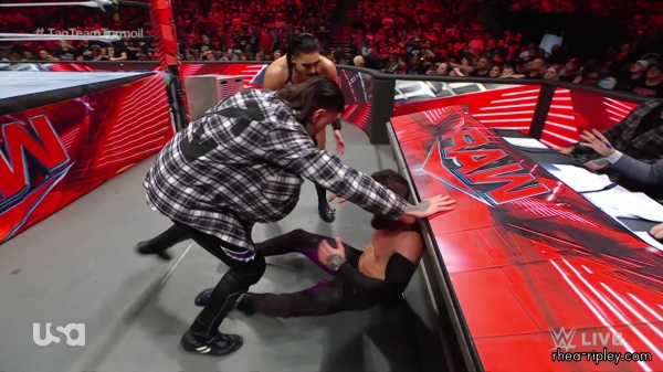 sportsnet-wwe_monday_night_raw_2023-01-09_1080p_web_h264_part_3_5021.jpg