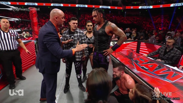 sportsnet-wwe_monday_night_raw_2023-01-09_1080p_web_h264_part_3_5336.jpg
