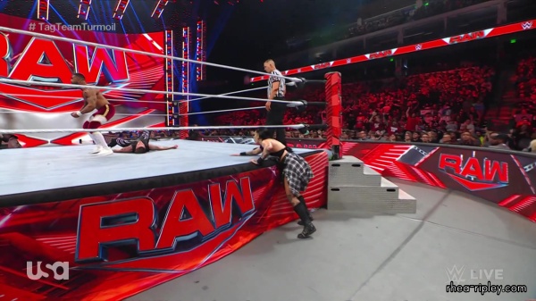 sportsnet-wwe_monday_night_raw_2023-01-09_1080p_web_h264_part_3_7483.jpg