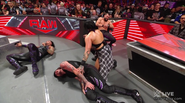 sportsnet-wwe_monday_night_raw_2023-01-09_1080p_web_h264_part_3_8097.jpg