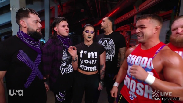 sportsnet-wwe_monday_night_raw_2023_01_16_1080p_web_h264_part_2_325.jpg