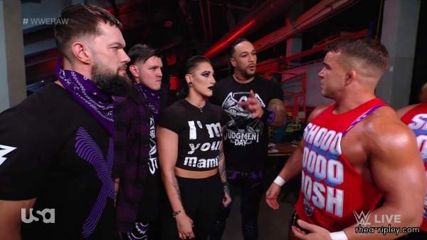 sportsnet-wwe_monday_night_raw_2023_01_16_1080p_web_h264_part_2_354.jpg