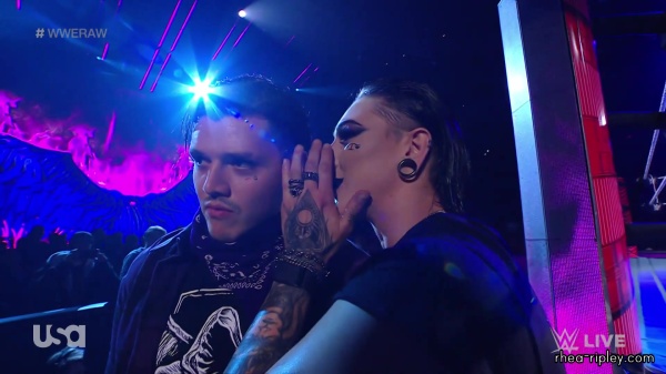 sportsnet-wwe_monday_night_raw_2023_01_16_1080p_web_h264_part_3_0405.jpg