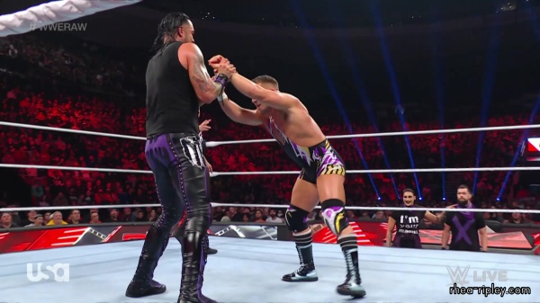 sportsnet-wwe_monday_night_raw_2023_01_16_1080p_web_h264_part_3_0993.jpg