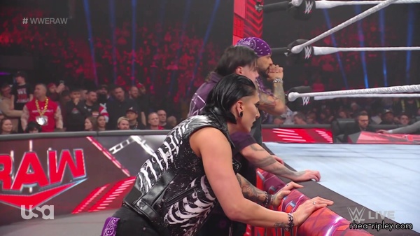 sportsnet-wwe_monday_night_raw_2023_01_30_1080p_web_h264_part_3_1396.jpg