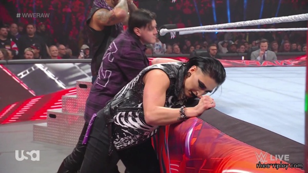sportsnet-wwe_monday_night_raw_2023_01_30_1080p_web_h264_part_3_1499.jpg