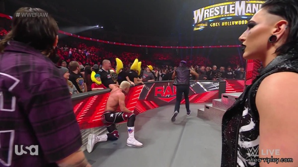 sportsnet-wwe_monday_night_raw_2023_01_30_1080p_web_h264_part_3_1637.jpg