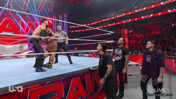 wwe_monday_night_raw_2023_03_06_1080p_web_h264-sportsnet_part_2_1004.jpg