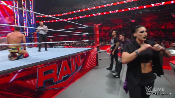 wwe_monday_night_raw_2023_03_06_1080p_web_h264-sportsnet_part_2_1310.jpg