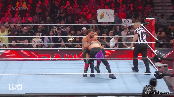 wwe_monday_night_raw_2023_03_06_1080p_web_h264-sportsnet_part_2_1621.jpg
