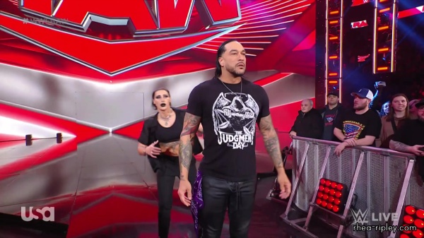 wwe_monday_night_raw_2023_03_06_1080p_web_h264-sportsnet_part_2_1801.jpg