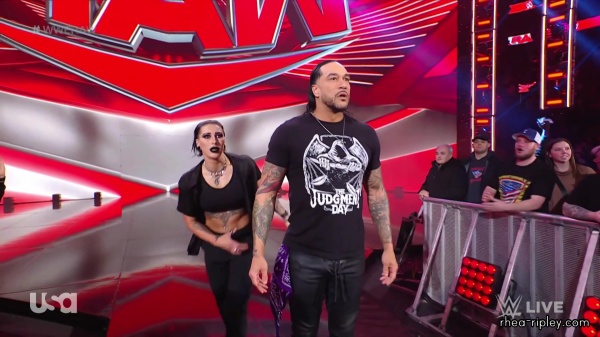 wwe_monday_night_raw_2023_03_06_1080p_web_h264-sportsnet_part_2_1802.jpg