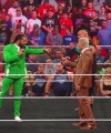 WWE_Monday_Night_RAW_2022_04_25_1080p_HDTV_x264-Star_Trim_part_1_2148.jpg