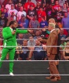WWE_Monday_Night_RAW_2022_04_25_1080p_HDTV_x264-Star_Trim_part_1_2149.jpg