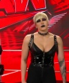 WWE_Monday_Night_RAW_2022_04_25_1080p_HDTV_x264-Star_Trim_part_2_070.jpg