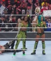 WWE_Monday_Night_Raw_2022_04_18_720p_HDTV_x264-NWCHD_1095.jpg