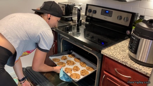 Choc_chip_Peanut_butter_Oat_cookies_1961.jpg