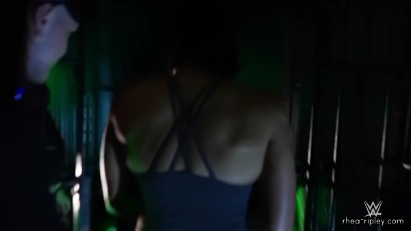 Dom2C_Rhea2C_Scarlett___Shotzi_spend_the_night_at_a_HAUNTED_JAIL_3337.jpg