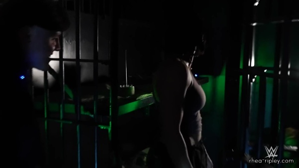Dom2C_Rhea2C_Scarlett___Shotzi_spend_the_night_at_a_HAUNTED_JAIL_3465.jpg
