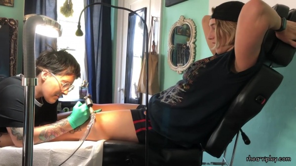 Rhea_Ripley_gets_a_tattoo21_581.jpg