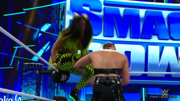 WWE_Friday_Night_SmackDown_2022_04_15_1080p_HDTV_x264-Star_0790.jpg