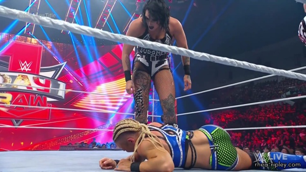 WWE_RAW_2024_01_01_1080p_WEB_h264-HEEL_2720.jpg